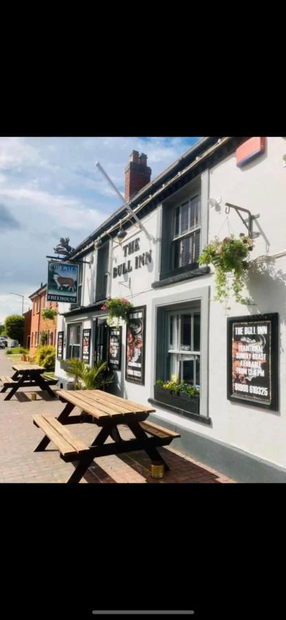 The Coach House At The Bull Inn Milton Keynes Extérieur photo