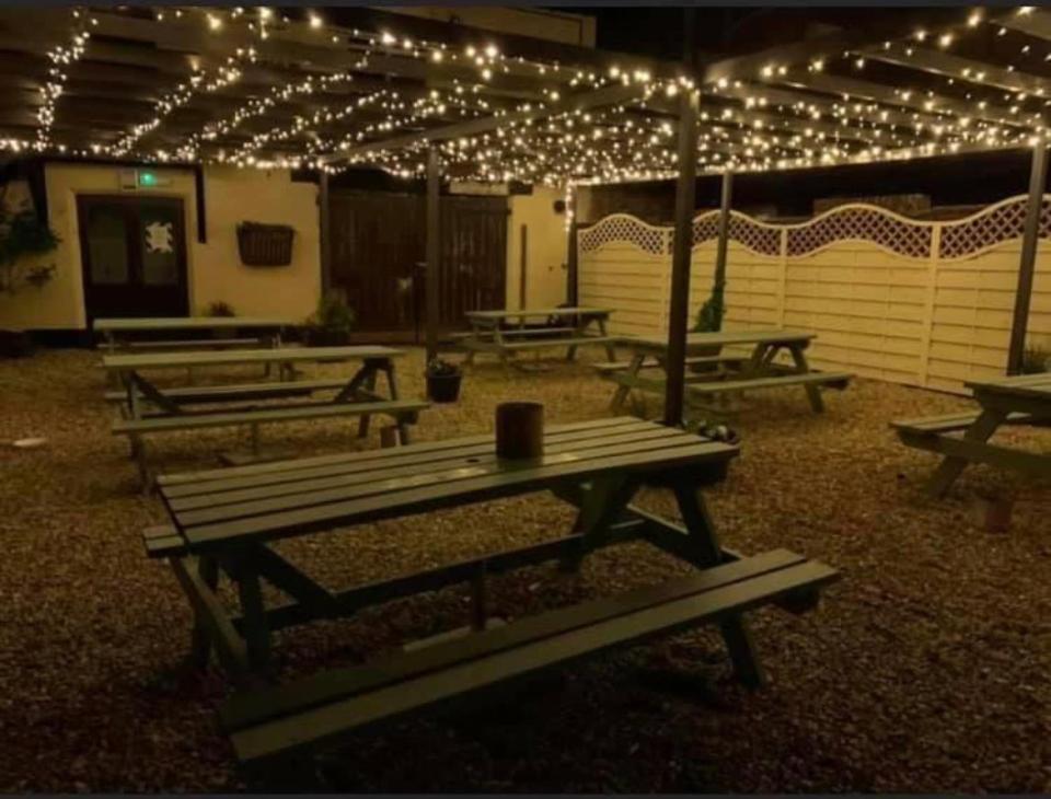 The Coach House At The Bull Inn Milton Keynes Extérieur photo