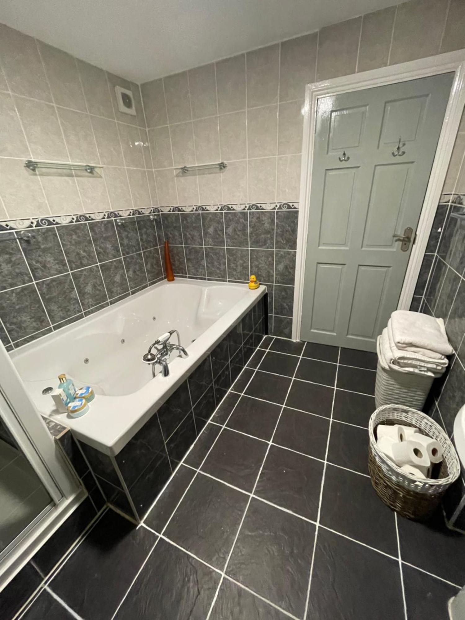 The Coach House At The Bull Inn Milton Keynes Extérieur photo